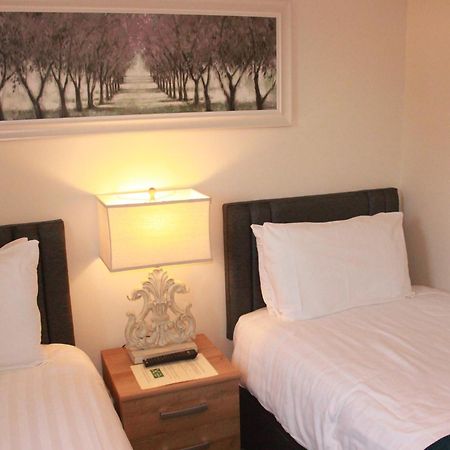 The Dog Inn Halstead  Kamer foto